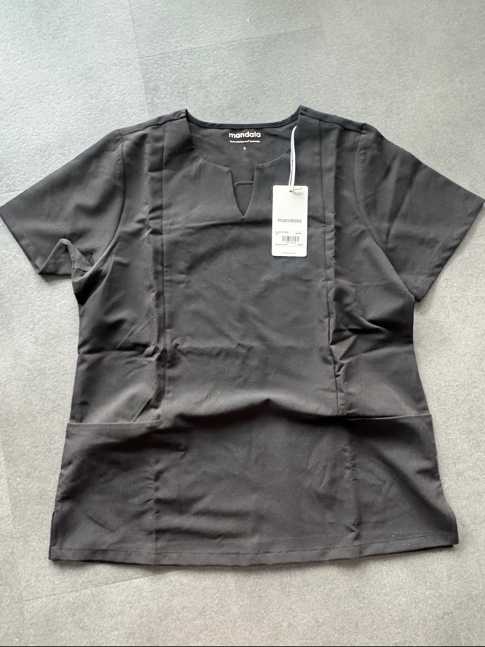 Mandala Scrub top Large NWT black